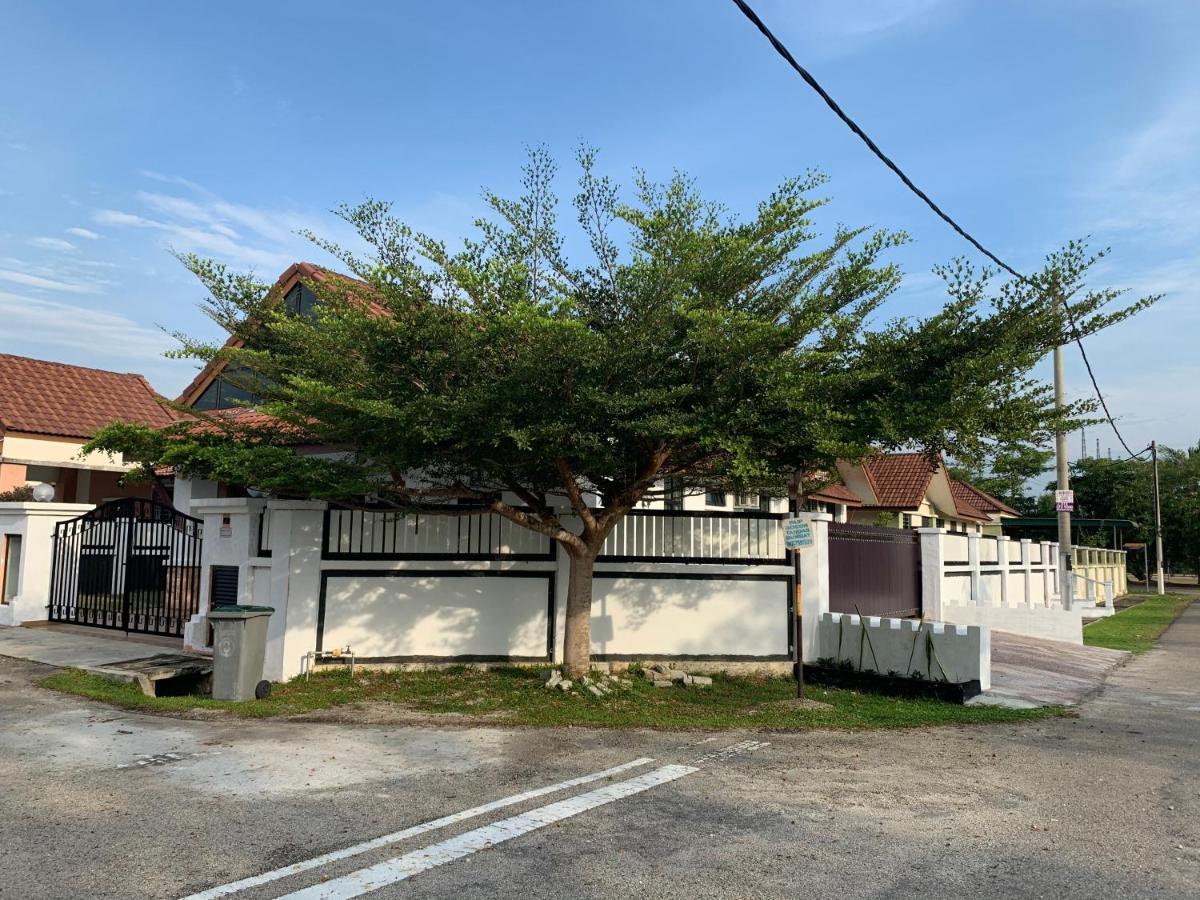 Villaparadise Homestay Batu Pahat Esterno foto