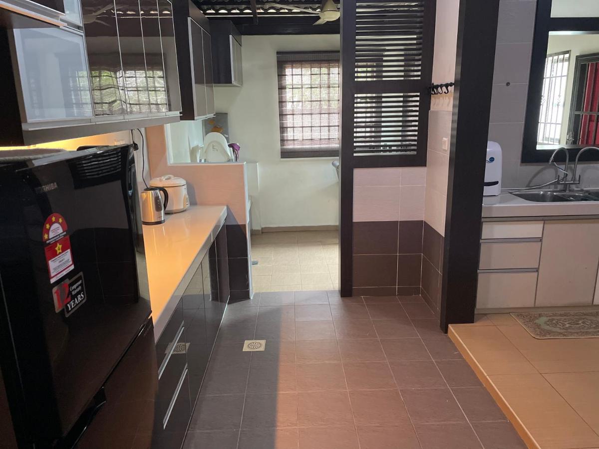 Villaparadise Homestay Batu Pahat Esterno foto