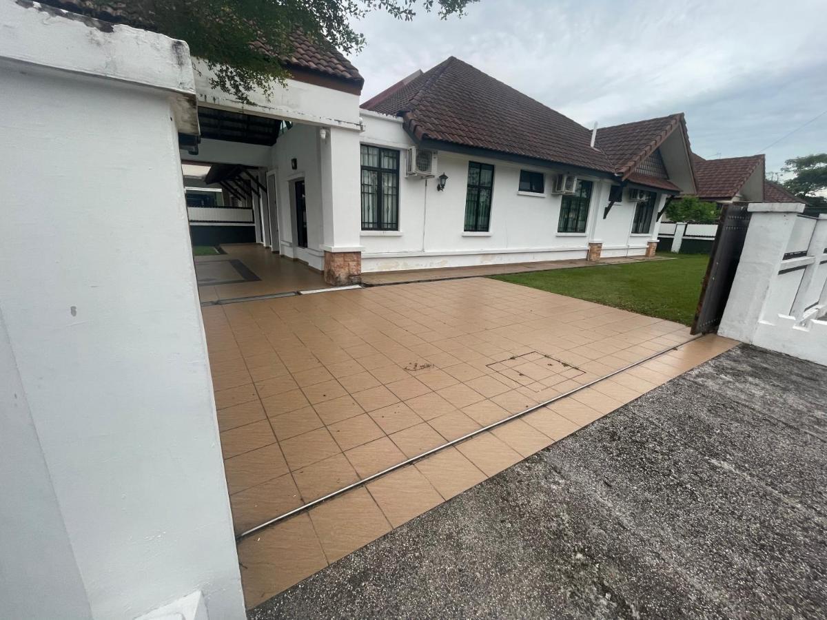 Villaparadise Homestay Batu Pahat Esterno foto