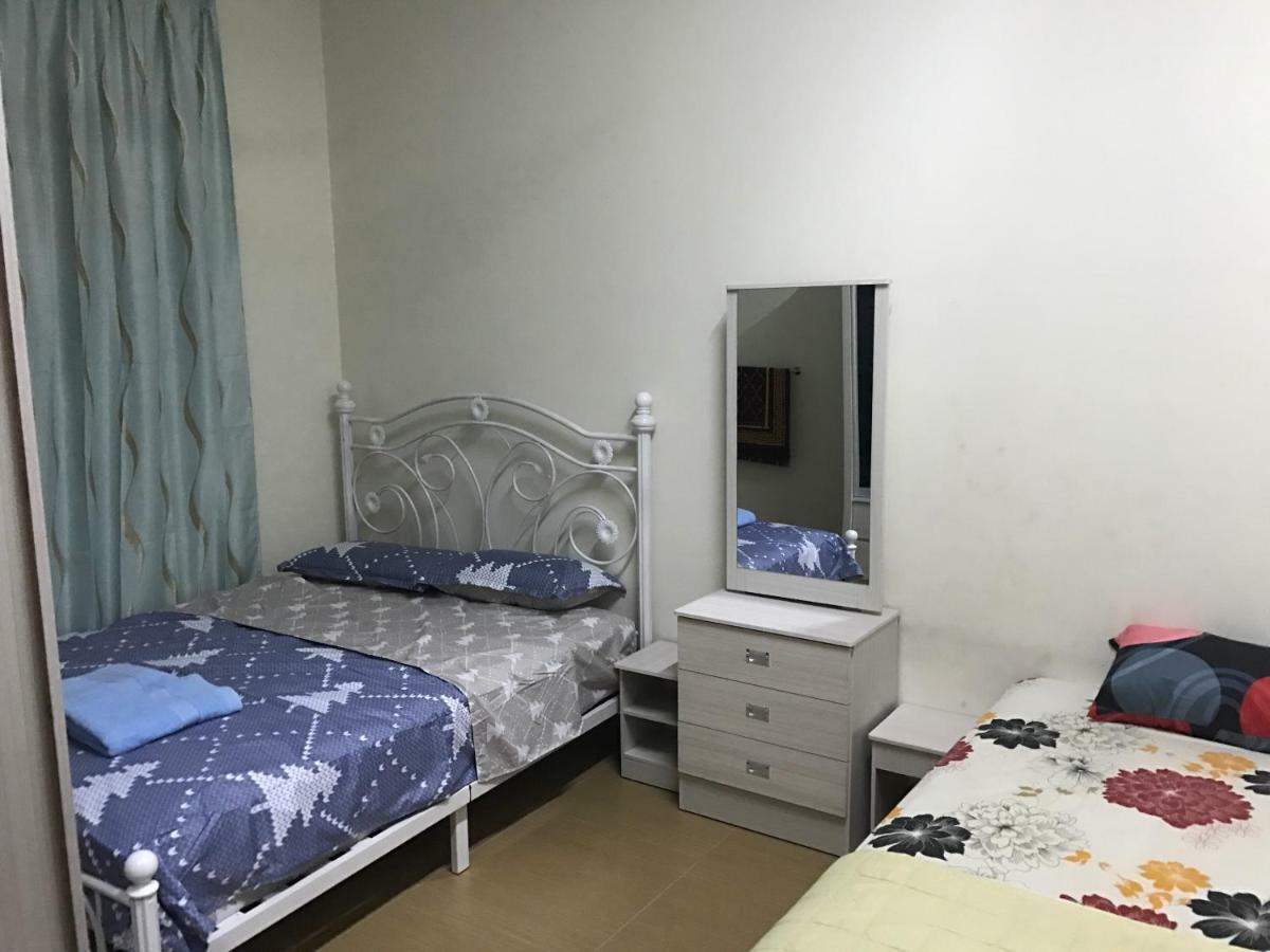 Villaparadise Homestay Batu Pahat Esterno foto